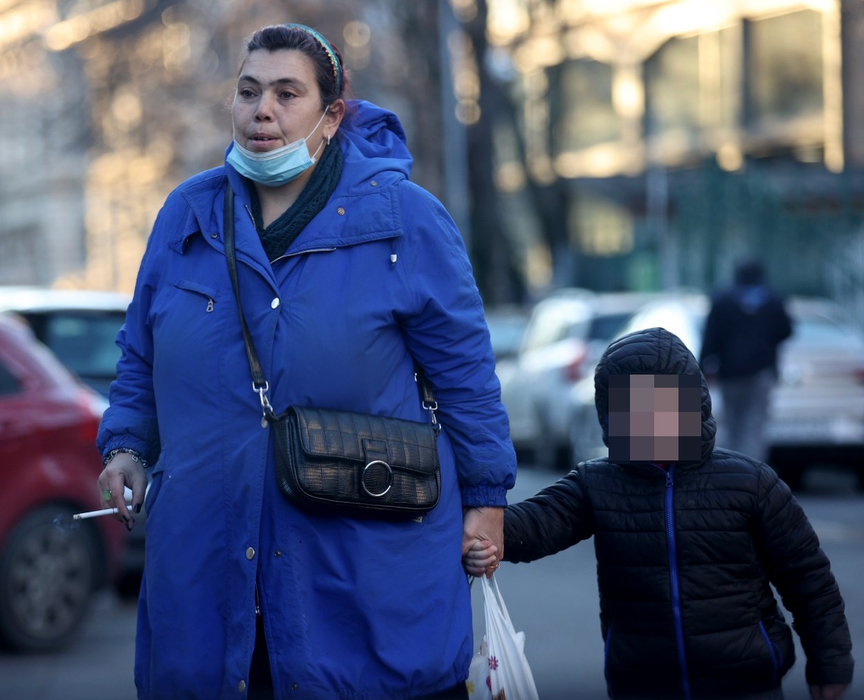 Ioana Tufaru a ieșit la plimbare cu băiețelul ei, Luca