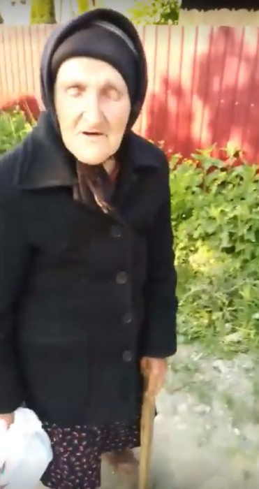 Povestea unei bătrâne de 80 de ani din Iași a înduioșat o țară întreagă! Imaginile durerii cu bunicuța care n-are din ce trăi: „Mor tânjind la o banală salată!”