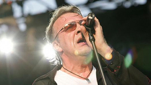 A ramas… “patul gol”! Cine e femeia care a stat “in dreapta” lui Cotabita la ultimul concert!