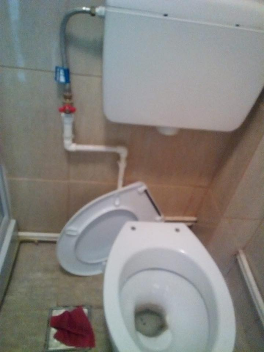Dezastrul lăsat de românii care au stat într-un centru de carantină din Galați. Viceprimar: „Cine este om și cine câine?”. Imagini greu de privit