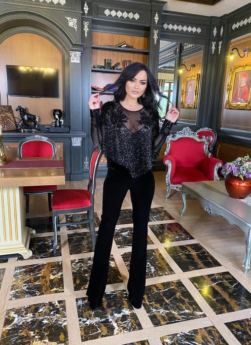 Carmen de la Sălciua i-a înnebunit pe bărbați cu un selfie în care apare într-o pijama sexy | FOTO