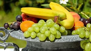 Mare atenţie! Tu cum îţi speli fructele şi legumele? Secretul care te poate scăpa de multe probleme