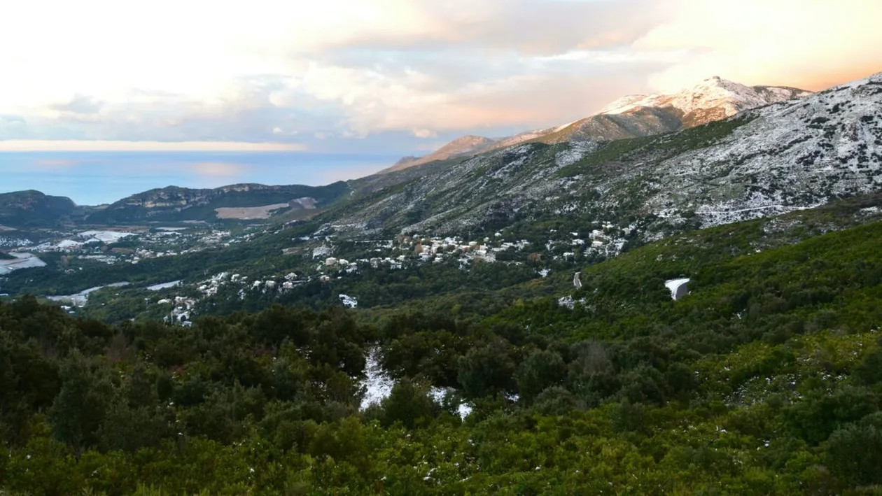 Câte cuvinte au scoțienii pentru zăpadă? Un joc de iarnă care spune mai mult decât pare