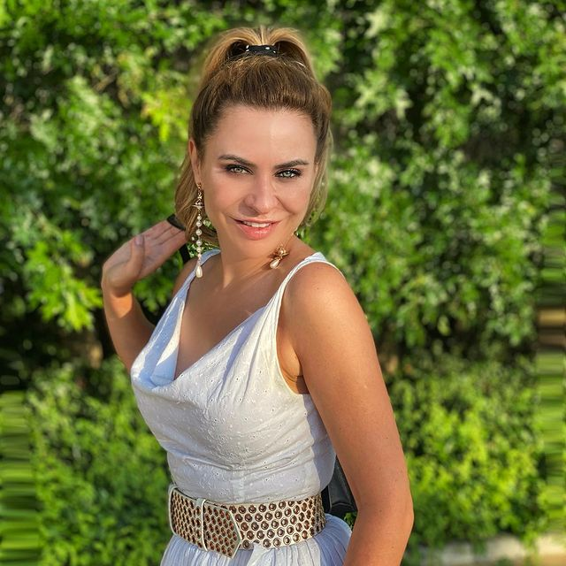 Adina Buzatu te învață cum să fii la modă de sărbători