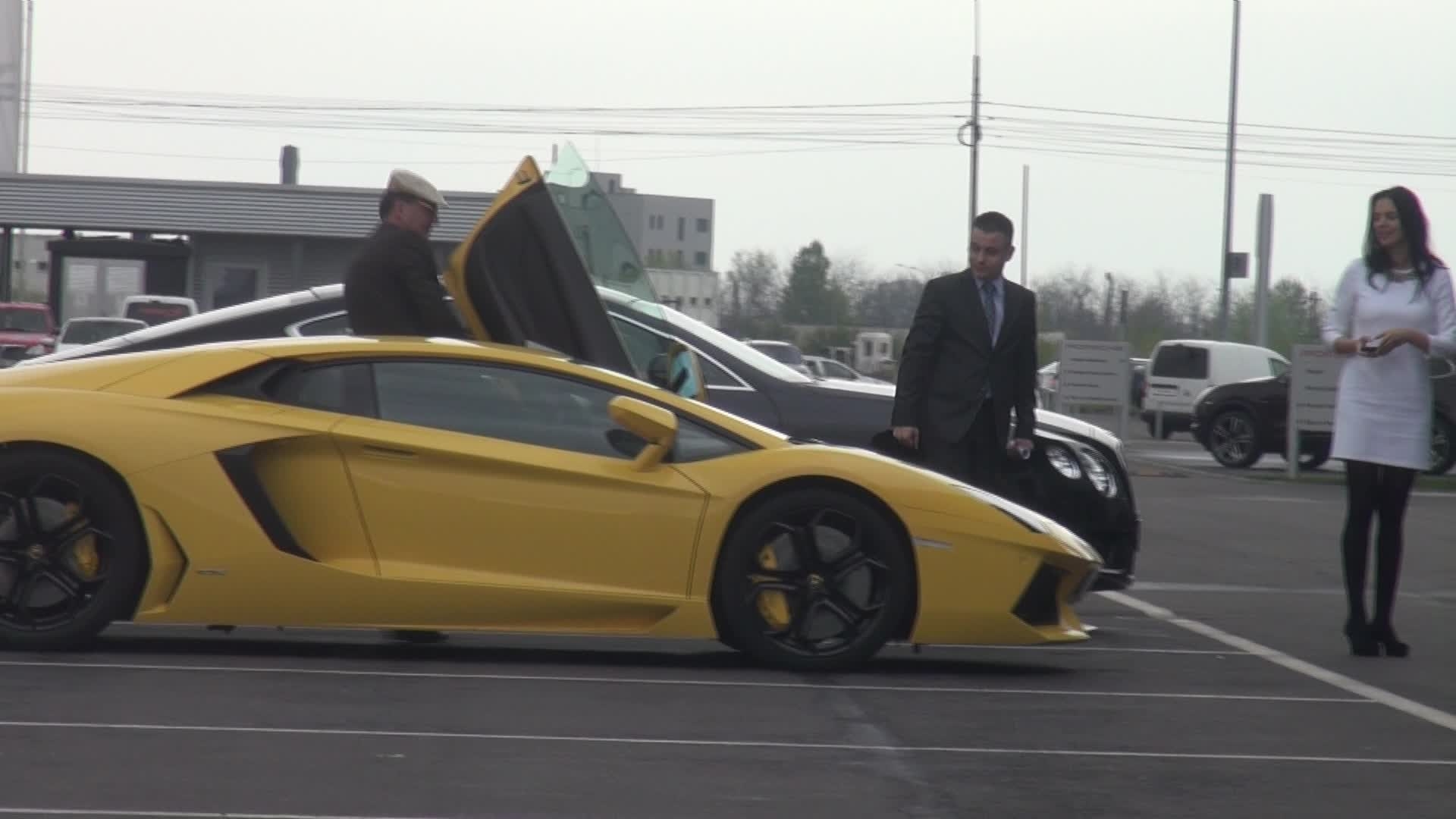 Stii cat costa cel mai scump Lanborghini din lume? Indiciu: este facut din aur masiv!