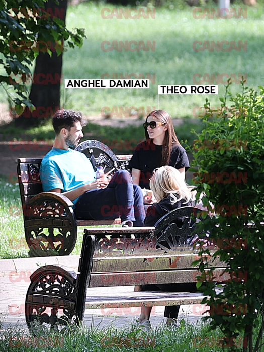Theo Rose și Anghel Damian discută în parc / Sursă foto: CANCAN.RO