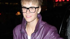 Incredibil unde s-a ajuns! N-o sa-ti vina sa crezi de ce vrea o femeie 9 milioane de dolari de la Justin Bieber!
