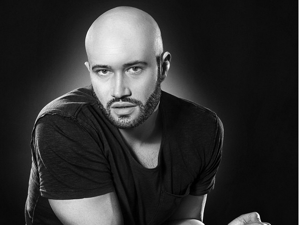 Mihai Bendeac sare la gâtul artiştilor care fac playback. „Transmit, ca în fiecare an, multă…” Pe cine mai distruge actorul