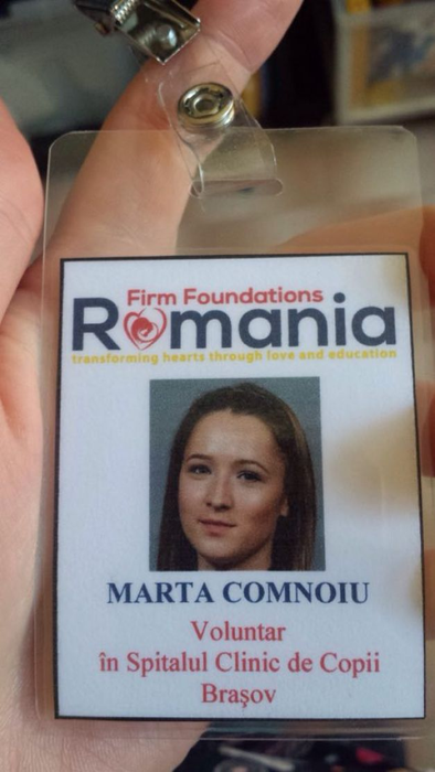 La doar 21 de ani a ajuns ”mamă de împrumut” pentru copiii abandonați în Spitalul de Pediatrie din Brașov