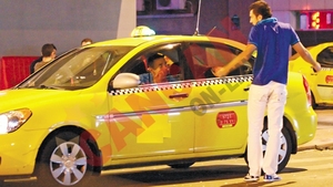 S-a luat la harta cu un taximetrist