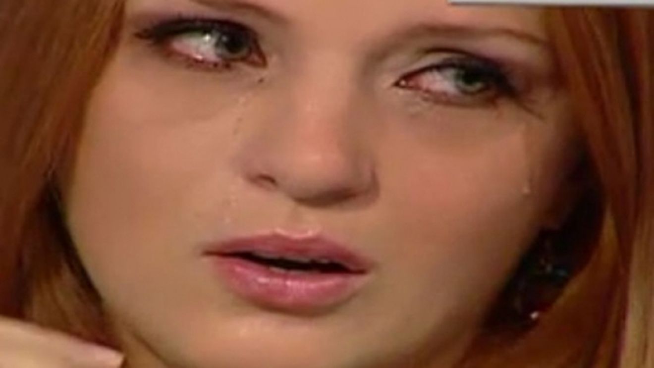 A snopit-o in bataie, iar acum a trecut la amenintari! La ultima intalnire cu tatal fetitei, Elena Hueanu s-a dus cu “bodyguarzi”