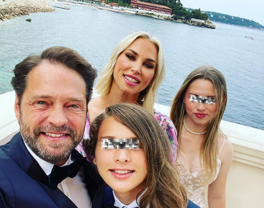 Cum arată familia actorului Jason Priestley. Sursa foto: Instagram