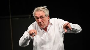 Toată România așteaptă marele moment de duminică, 29 octombrie. De la ora 21:00 va rula primul episod