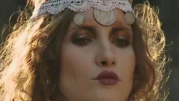 Conflict mocnit intre fashionistele Iulia Albu si Carmen Negoita. Se evita si refuza sa se salute, la evenimente