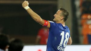 Fanii au decis » Lucian Goian cel mai bun fundaș din India!