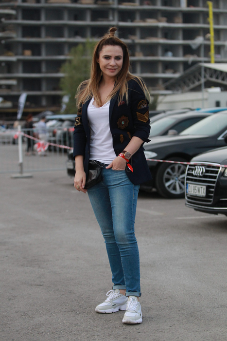 Adina Buzatu te învață cum să fii la modă de sărbători