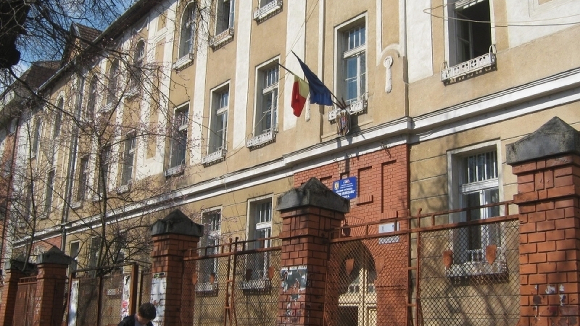 Incident GRAV în Bistriţa! O fetiţă ar fi fost bătută de doi colegi pentru că vorbea ungureşte 