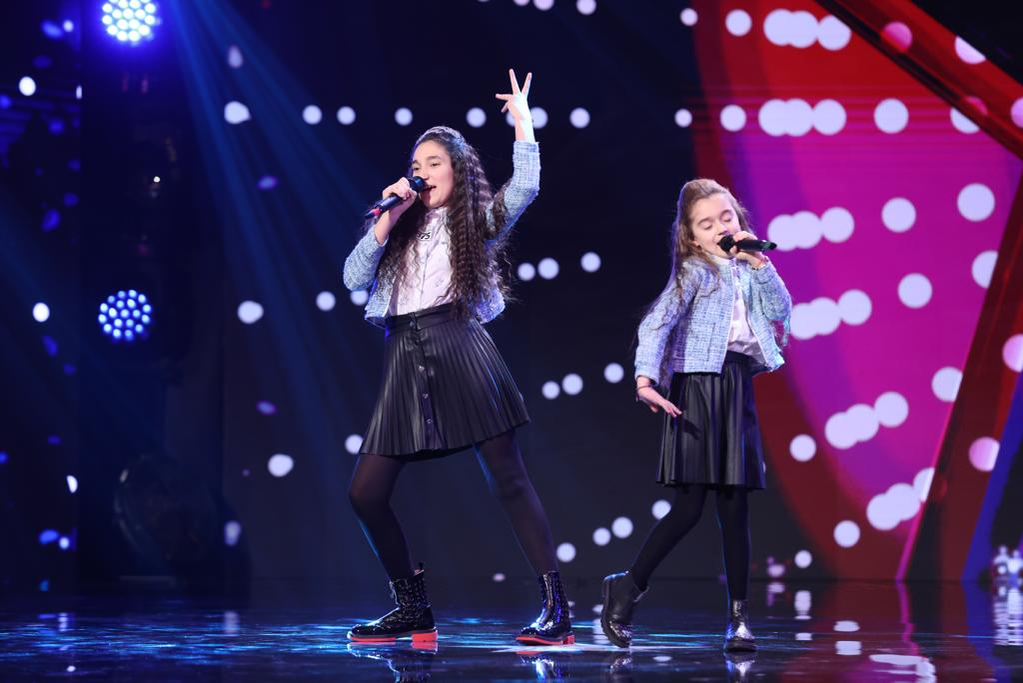 Surorile Anne Marie și Sophia vor urca pe scena de la ”Românii au Talent”