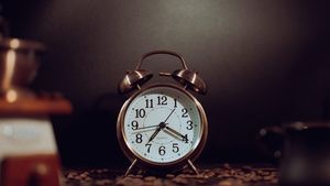 Motivul pentru care ora de iarnă se schimbă mai devreme în 2025? S-a mai întâmplat doar de două ori, în ultimele două decenii