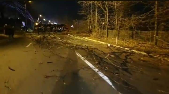 Accident grav la Iaşi. Un bărbat a murit după ce s-a răsturnat cu o automacara