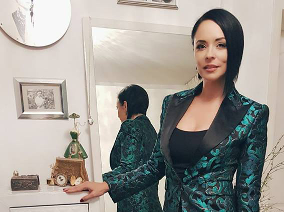 Andreea Marin, indecisă: “Roşcat sau cafeniu?” Prezentatoarea TV a fost la un salon de înfrumuseţare şi…