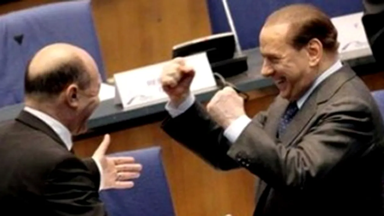 Cum isi bate joc Berlusconi de Basescu