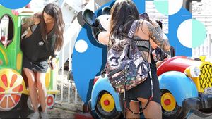 Fosta asistentă de la Neatza, apariție periculos de sexy în parcul de distracții. S-a urcat în trenuleț și...