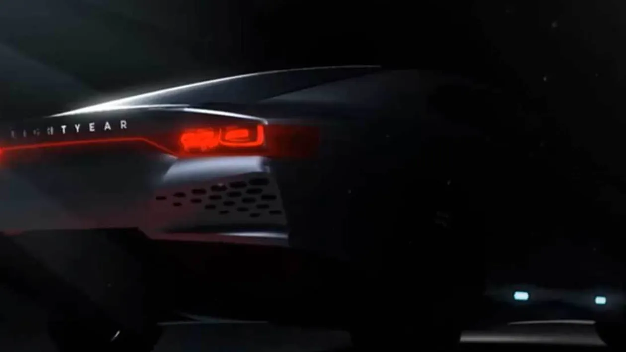 Prima maşină electrică care se încarcă de la soare va fi lansată în 2019. Poţi să mergi cu ea câteva luni fără s-o bagi în priză!