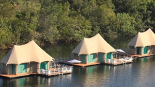 VIDEO Un roman este patronul unui hotel de lux din jungla din Cambodgia