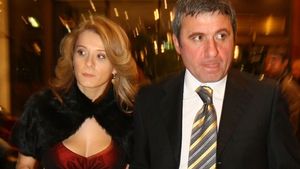 Cum a cucerit-o Hagi pe soția sa, în urmă cu 24 de ani, de când sunt căsătoriți: ”Venea să mă…”