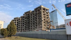 Am aflat ce se va ridica în locul blocului- fantomă! Ceauşescu a vrut să construiască acolo locuinţe, dar...
