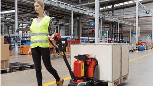 P. Transpalet electric vs manual – avantajele care reduc costurile pe termen lung