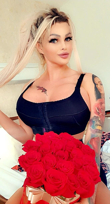 Transsexuala Loredana  are cel mai mare bust din showbiz