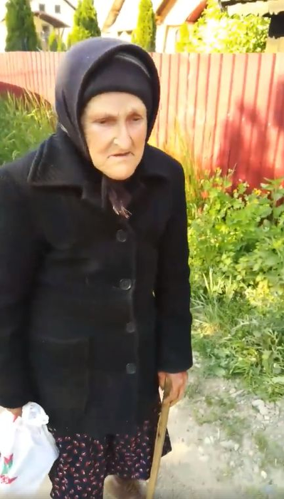 Povestea unei bătrâne de 80 de ani din Iași a înduioșat o țară întreagă! Imaginile durerii cu bunicuța care n-are din ce trăi: „Mor tânjind la o banală salată!”