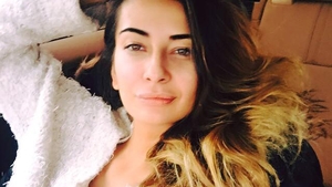Cum şi-a făcut selfie DJ-iţa topless de toţi fanii au avut palpitaţii! Dj Harra şi-a zburlit părul şi...