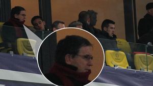 Maxim il rivalizeaza pe colegul Radut! O blonda incredibila a urmarit fiecare miscare a noului star al nationalei!