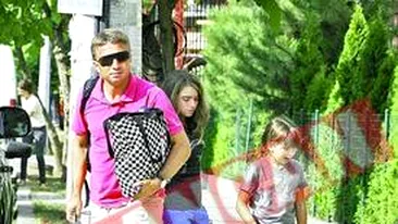 Lui Dan Petrescu i-au cazut pantalonii pe strada