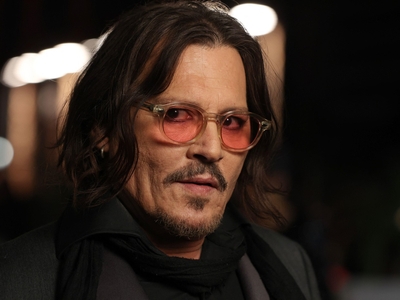 Johnny Depp, de nerecunoscut în primul său film important la Hollywood după opt ani. Cum arată actorul în rolul lui Ebenezer Scrooge