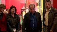 VIDEO “Buldogul” in actiune! Cum a fost filmat omul din spatele succesului lui Iohannis, la mall, alaturi de sotia sa!