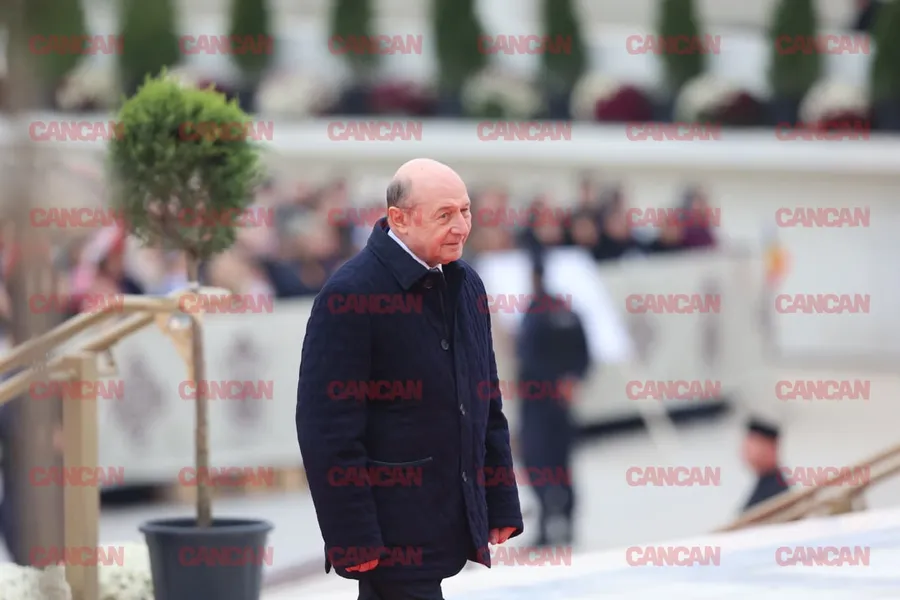 Traian Băsescu a ajuns la slujba de sfințire a Catedralei Mântuirii Neamului