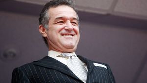 Noua bomba sexy de la Steaua! Ea este "devoratoarea" care isi pregateste intrarea in familia lui Gigi Becali