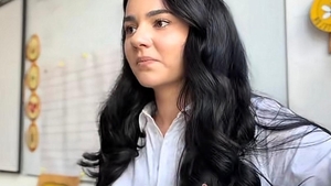 Antonia Dumitru, o tânără învățătoare, a devenit virală după ce le-a cerut ”chirie” elevilor săi pentru locul din bancă: ”Dacă vreți să fiți în clasa mea, trebuie să plătiți”