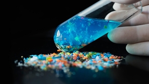 Descoperire revoluționară în China: Oamenii de știință au creat plasticul care se autodistruge