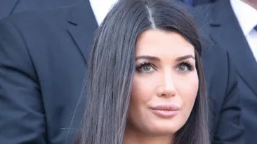 Elena Basescu sarbatoreste Ziua Nationala impreuna cu fiica ei! Cum a imbracat-o de 1 Decembrie