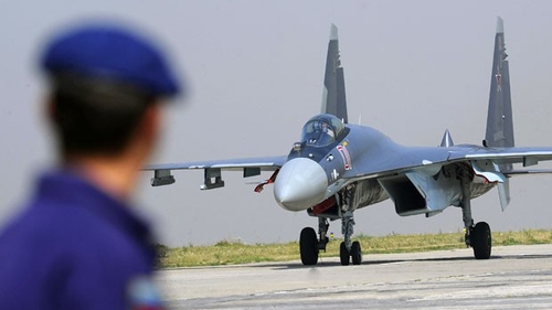 Vrei un avion de luptă? Un moldovean îl dă la un preţ bun, dar nu mai are rachete. Cum sună cel mai ciudat anunţ