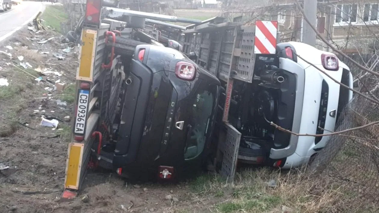 Accident în Vâlcea: Două TIR-uri s-a ciocnit, de pe o platformă au căzut mașini