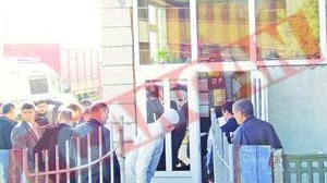 A pus-o sa sara de la balcon