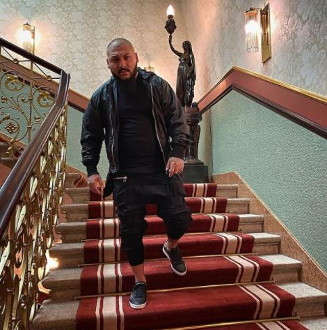 Dani Mocanu, prima reacție după ce i s-a făcut dosar penal pentru că ar fi filmat un videoclip cu un leu rănit. “Leul trăiește mai bine decât voi toți”
