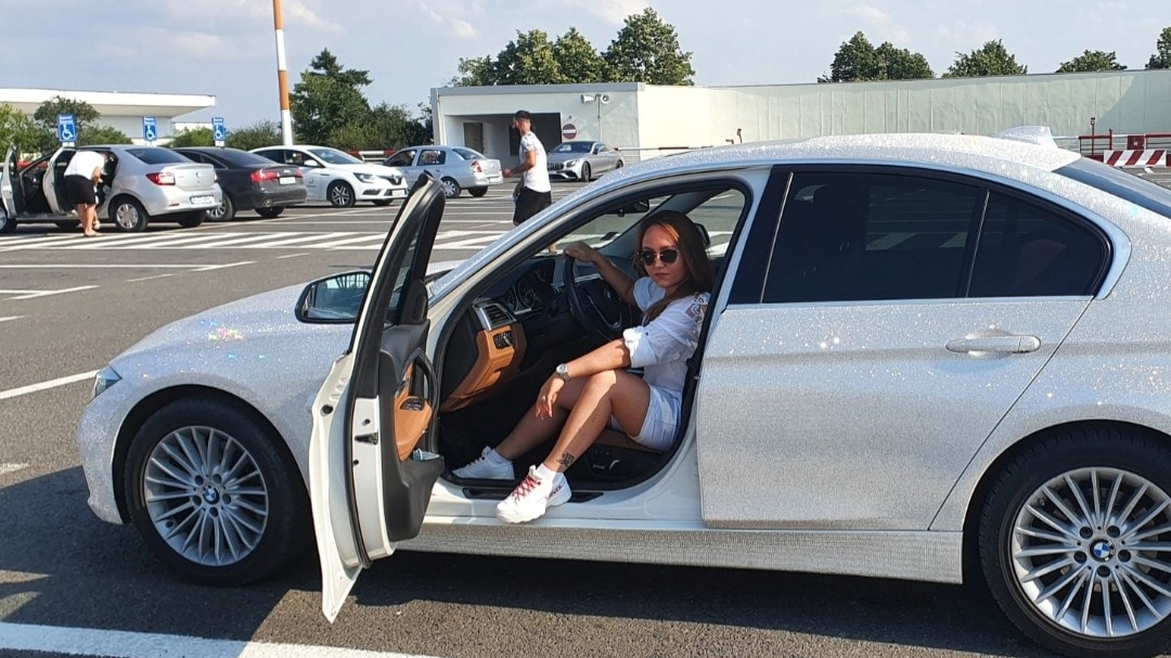 ”Regina cristalelor” a devenit mămică! Primele imagini cu micuța: ”Plâng numai când mă uit la ea!” + I-a ales, deja, numele