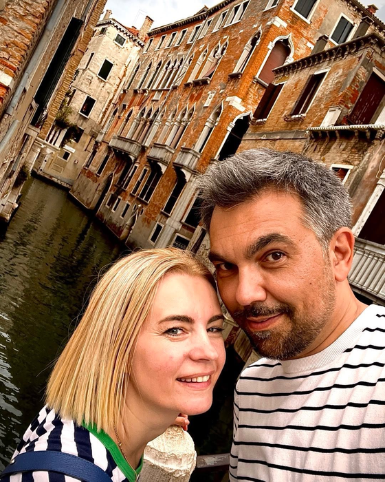 Omul din spatele iUmor vorbește fără filtre despre relația de cuplu: „Nu recomand nimănui să facă ce aș face eu. Pe mine dacă mă doare, plec”